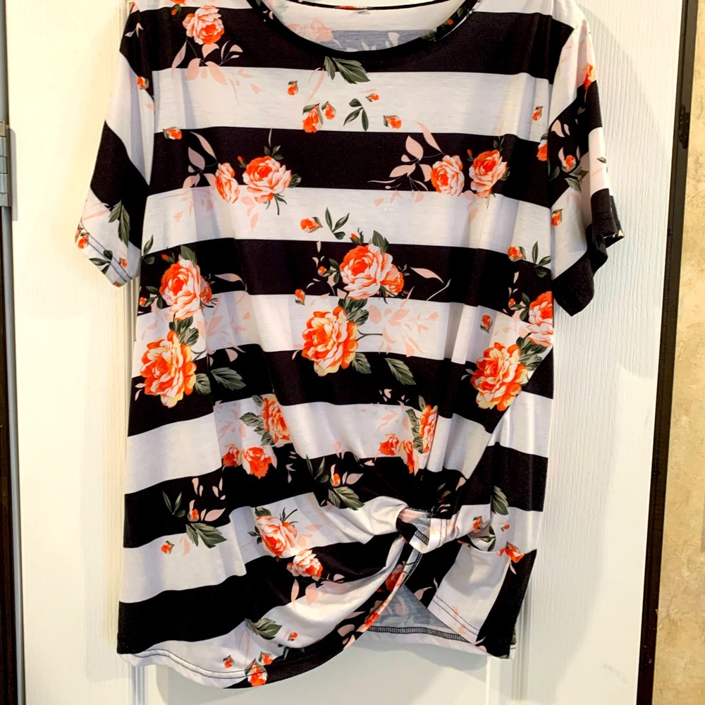 Knotted tee